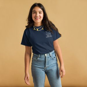 T-shirt enfant et ado brodé « Trop jeune pour vos vieilles idées » – Divers coloris